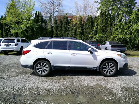Used 2016 Subaru Outback 2.5i Limited AWD/4WD image 6