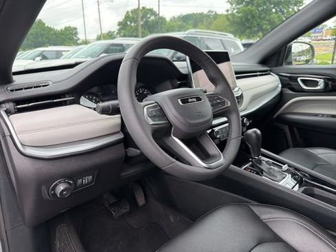 Used 2025 Jeep Compass Limited AWD/4WD image 10