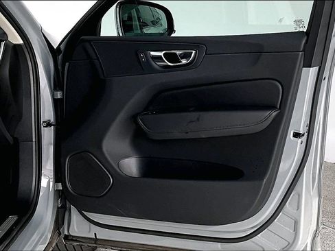 Used 2025 Volvo XC60 B5 Plus image 26