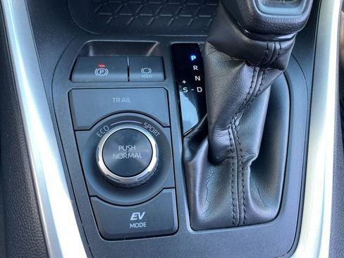 Used 2023 Toyota RAV4 LE image 19