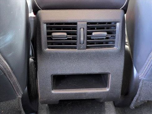 Used 2024 Mitsubishi Outlander SE image 17