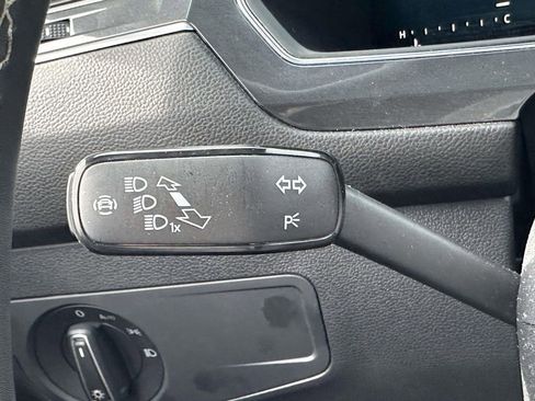 Used 2022 Volkswagen Tiguan SE image 35