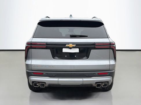 Used 2024 Chevrolet Traverse LT image 4