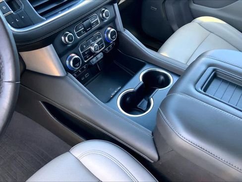 Used 2023 GMC Yukon XL SLT image 15