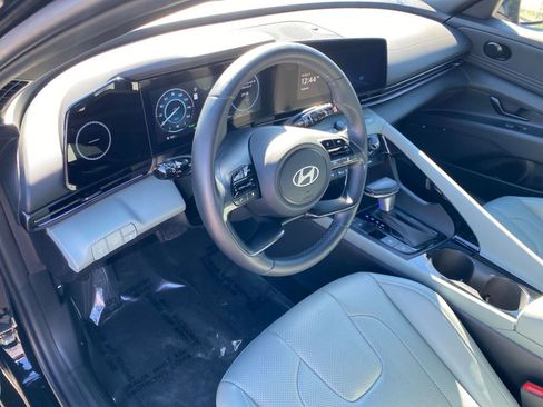 Used 2025 Hyundai Elantra Limited image 34