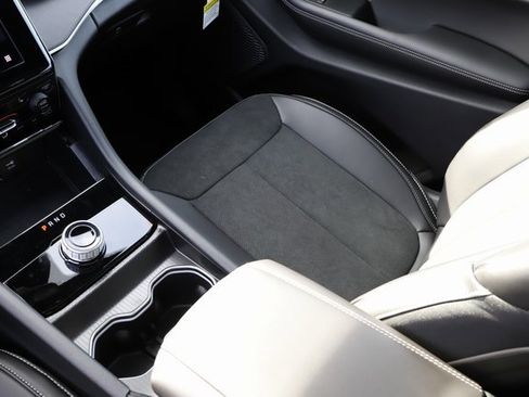 New 2025 Jeep Grand Cherokee Altitude image 25