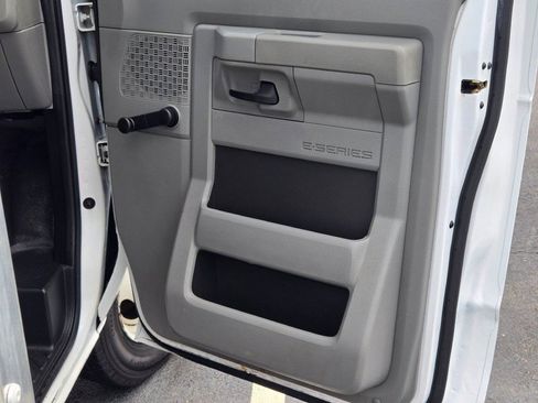 Used 2015 Ford E-350 and Econoline 350 Super Duty RWD image 4