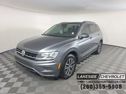 Used 2018 Volkswagen Tiguan SE w/ Panoramic Sunroof Package AWD/4WD image 1