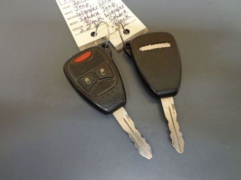 Used 2013 Jeep Wrangler Unlimited Sahara w/ Connectivity Group image 26