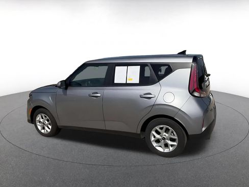 Used 2025 Kia Soul LX w/ LX Technology Package FWD image 10