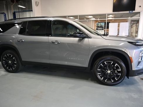 New 2026 Chevrolet Traverse LT w/ Sun and Wheel Package FWD image 4