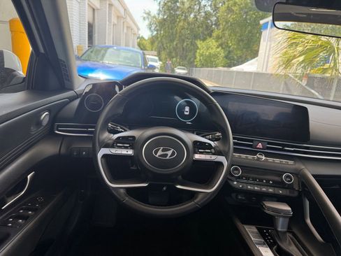 Used 2025 Hyundai Elantra SEL FWD image 27