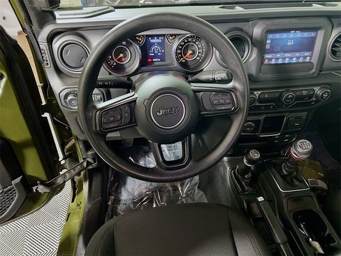 Used 2022 Jeep Wrangler Willys image 21