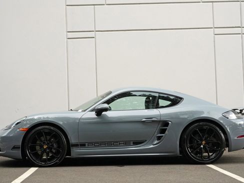 Used 2024 Porsche 718 Cayman RWD image 9