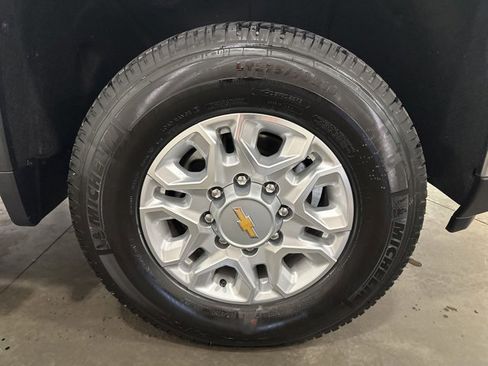 Used 2025 Chevrolet Silverado 3500 LT w/ Safety Package image 35