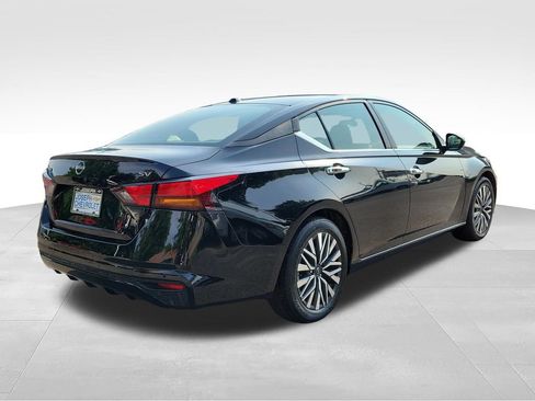 Used 2024 Nissan Altima 2.5 SV FWD image 4