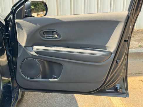 Used 2019 Honda HR-V LX image 35
