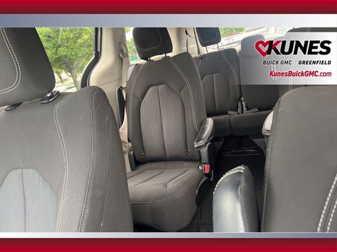 Used 2022 Chrysler Voyager LX FWD image 15