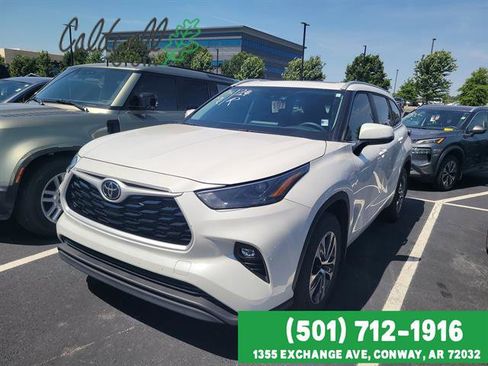 Certified 2024 Toyota Highlander XLE FWD image 1