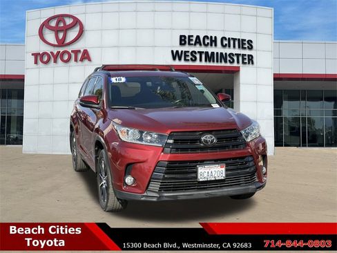 Used 2018 Toyota Highlander SE w/ Carpet Mat Package (TMS) image 2