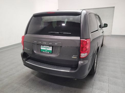Used 2019 Dodge Grand Caravan SXT FWD image 7