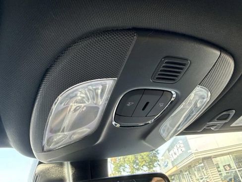 Used 2024 Jeep Compass Latitude image 32