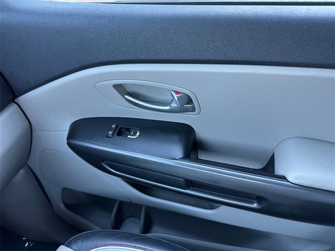 Used 2019 Kia Sedona EX image 39