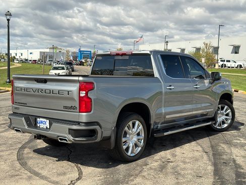 Used 2025 Chevrolet Silverado 1500 High Country w/ High Country Premium Package AWD/4WD image 4