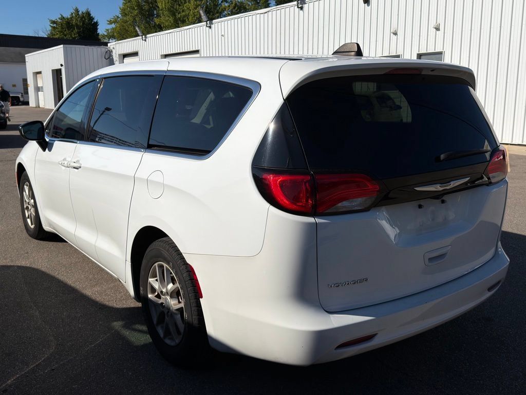 Used 2024 Chrysler Voyager LX FWD image 8