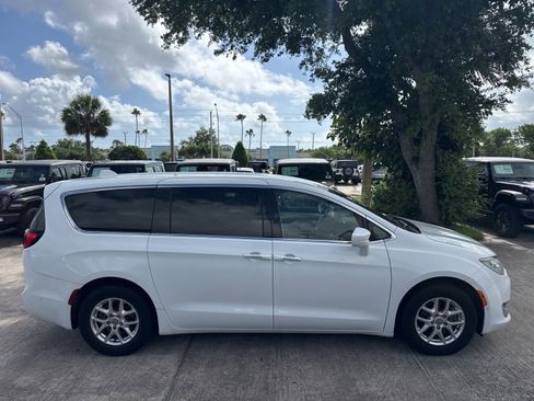 Certified 2020 Chrysler Pacifica Touring w/ Advanced Safetytec Group FWD image 42