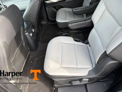 Used 2021 Ford Explorer XLT w/ Equipment Group 202A AWD/4WD image 10