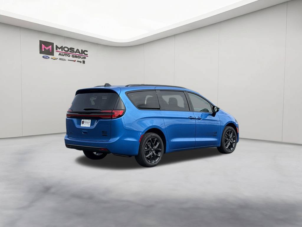 New 2027 Chrysler Pacifica Select AWD/4WD image 7