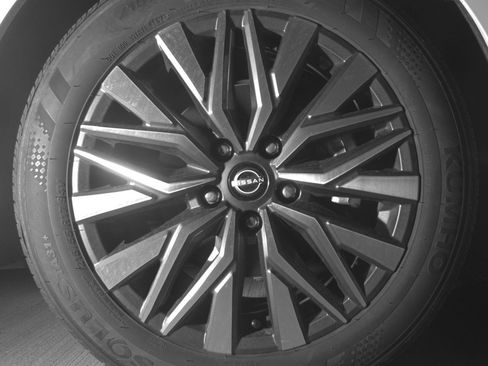 Used 2025 Nissan Altima 2.5 SV FWD image 13