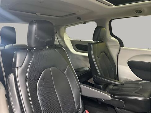 Used 2019 Chrysler Pacifica Limited FWD image 21