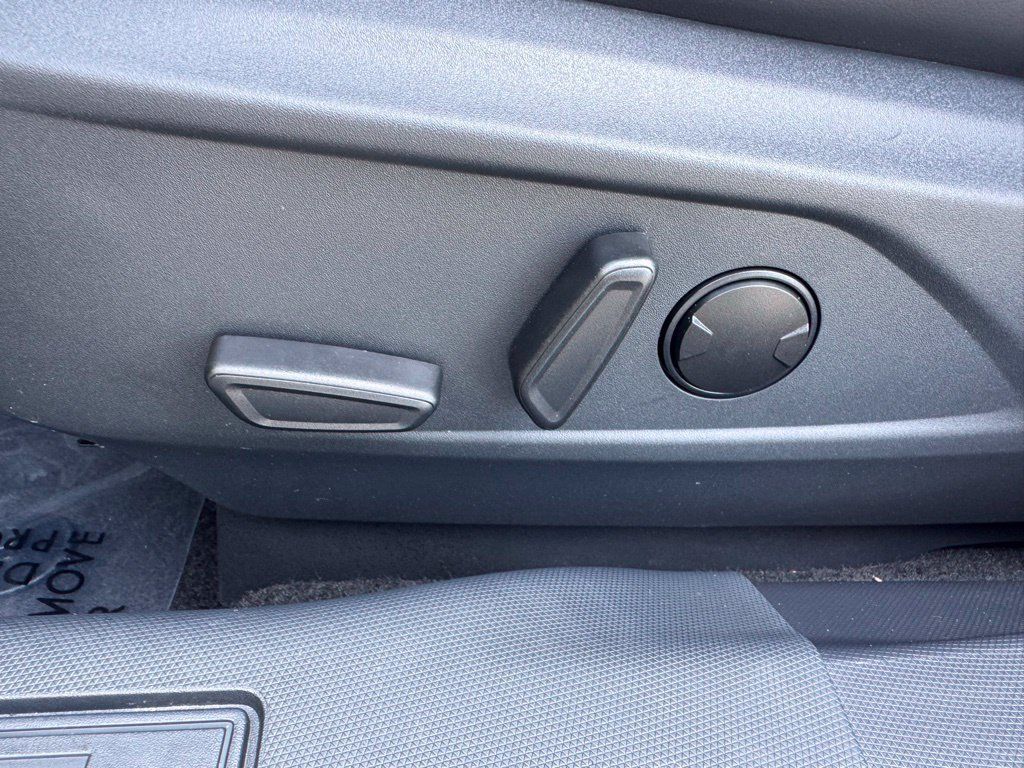 Used 2025 Ford Mustang Mach-E Premium AWD/4WD image 9