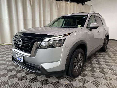 Used 2024 Nissan Pathfinder SV AWD/4WD image 4