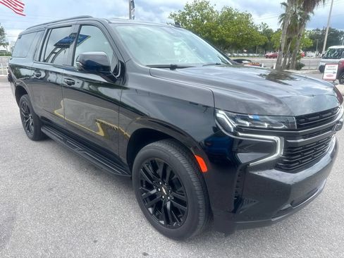 Used 2024 Chevrolet Suburban RST w/ Luxury Package AWD/4WD image 3