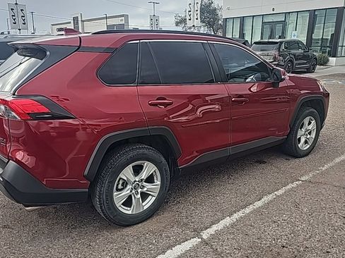 Used 2019 Toyota RAV4 XLE w/ Convenience Package image 8