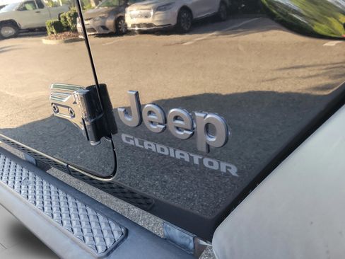 Used 2020 Jeep Gladiator Sport w/ Quick Order Package 24S AWD/4WD image 16