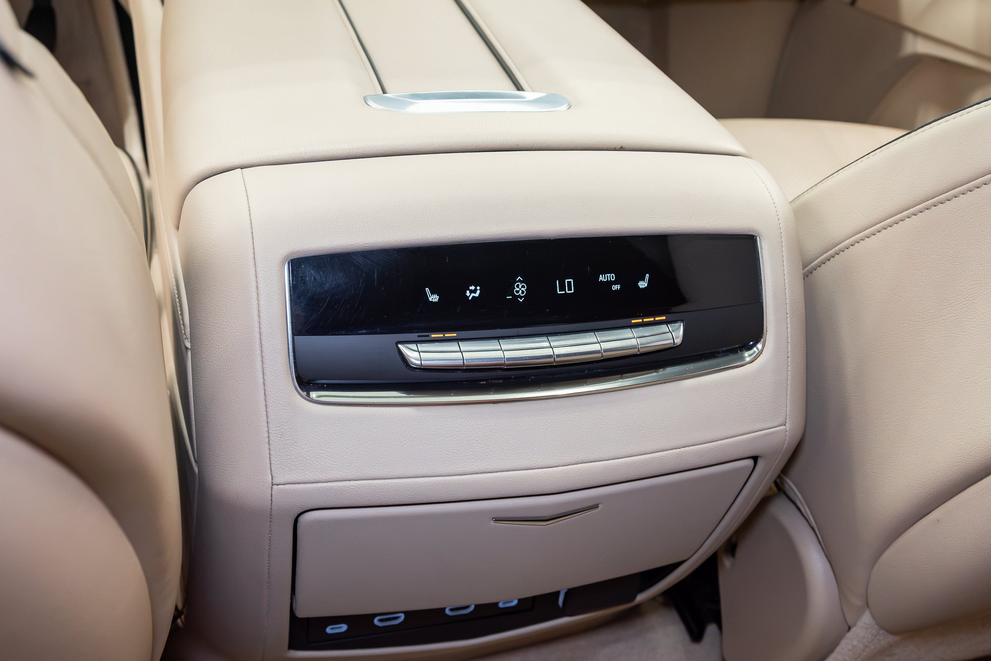 Used 2021 Cadillac Escalade Premium Luxury AWD/4WD image 28