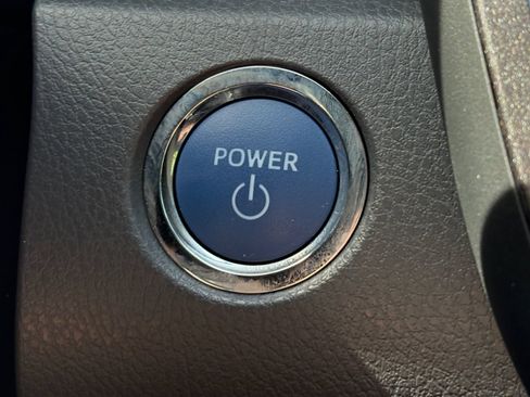 Used 2023 Toyota Camry SE FWD image 5