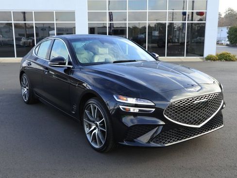 Used 2025 Genesis G70 2.5T image 3
