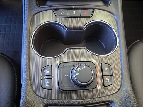 Used 2023 GMC Acadia SLT w/ Elevation Edition image 22