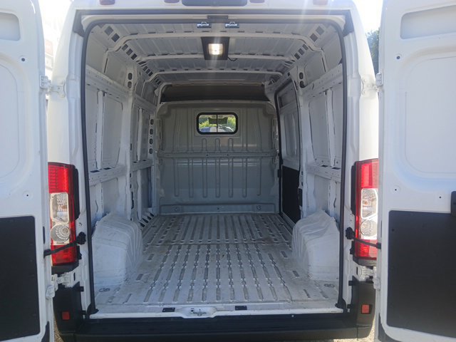 Used 2024 RAM ProMaster 2500 w/ Convenience Group FWD image 13