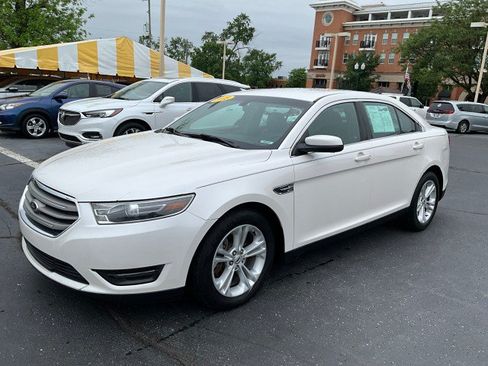 Used 2015 Ford Taurus SEL FWD image 3