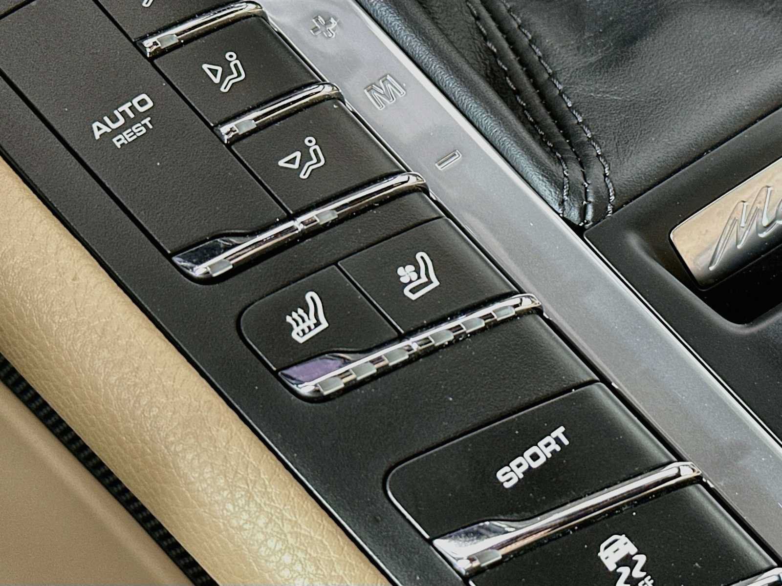 Certified 2021 Porsche Macan AWD/4WD image 21