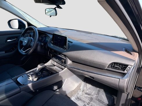 Used 2023 Nissan Rogue SV image 32