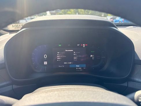 Used 2023 Volvo XC40 Recharge Plus AWD/4WD image 17