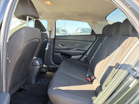 Used 2023 Hyundai Elantra SEL image 14