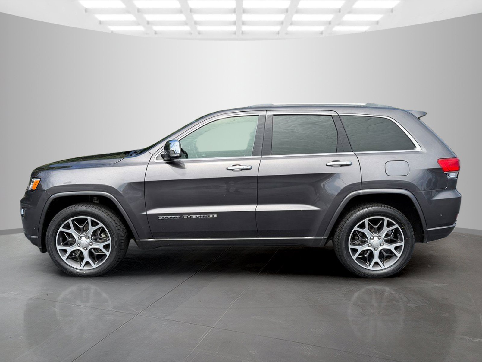 Used 2019 Jeep Grand Cherokee Overland AWD/4WD image 3